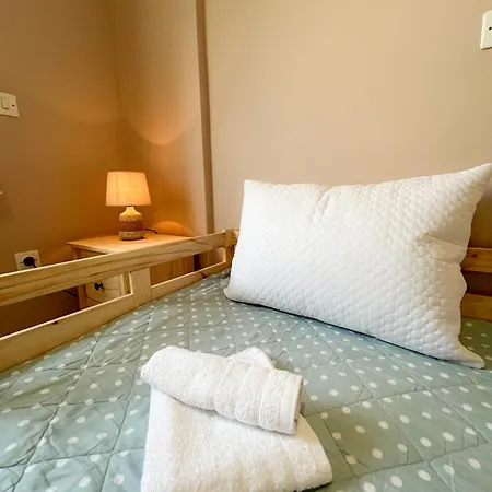 4 Сasa de vacaciones Loutra Oraias Elenis